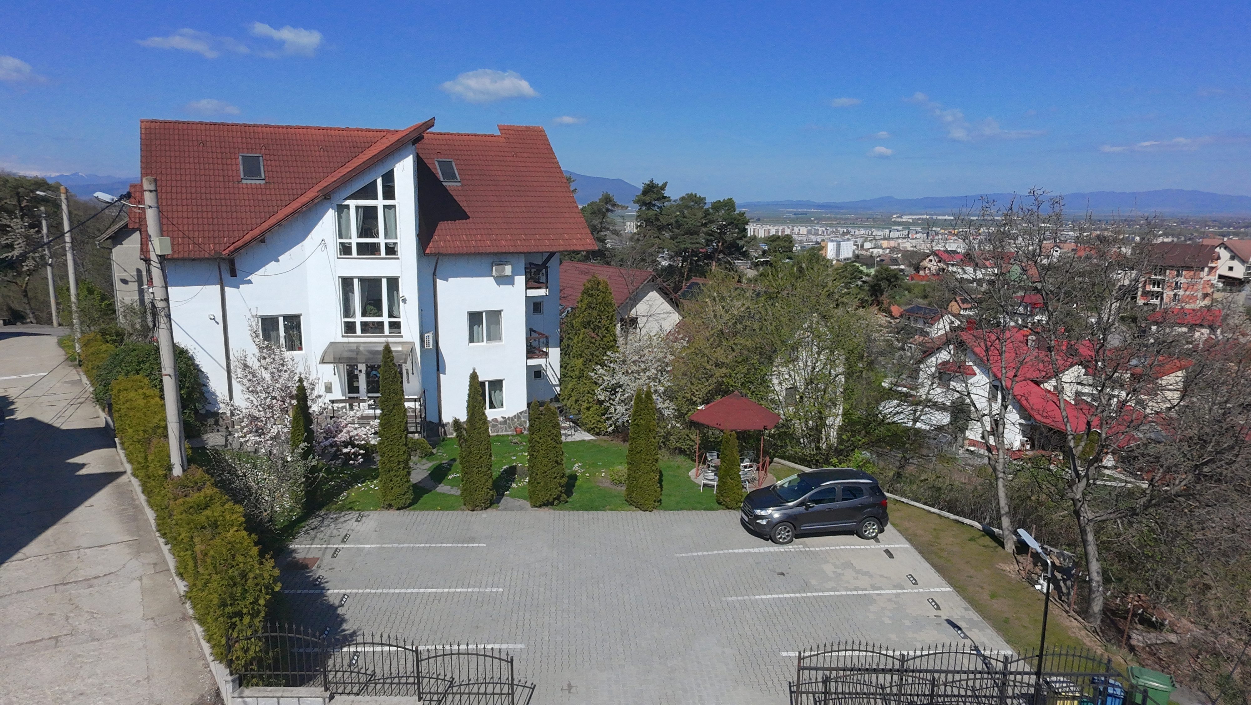 Brașov Romantic & Mountain City Escape